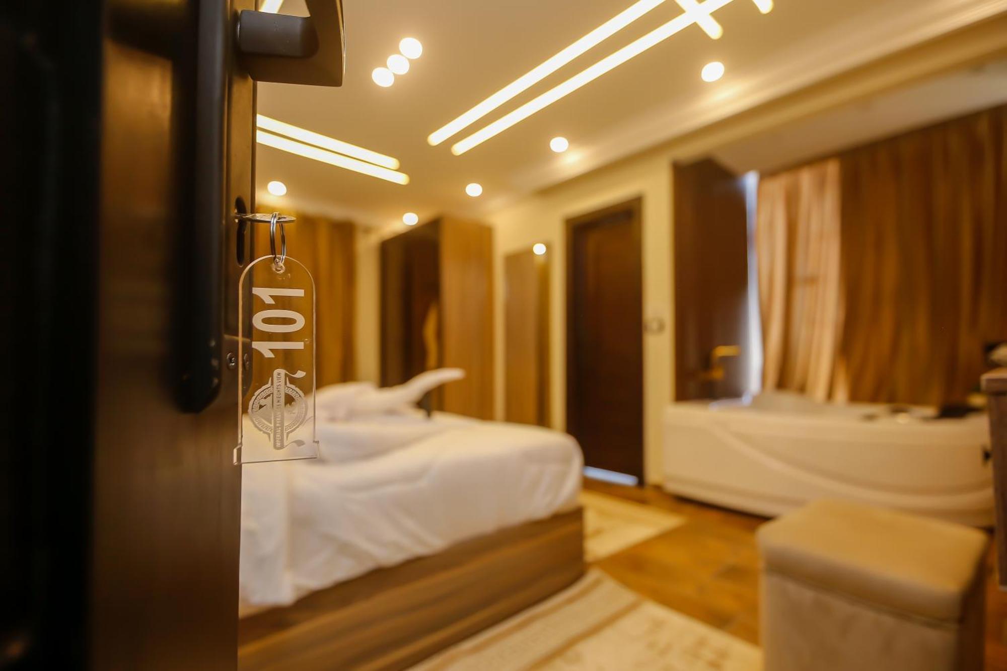 Bed and Breakfast Imperial Pyramids Heights View à Nazlet el-Sîsi Extérieur photo