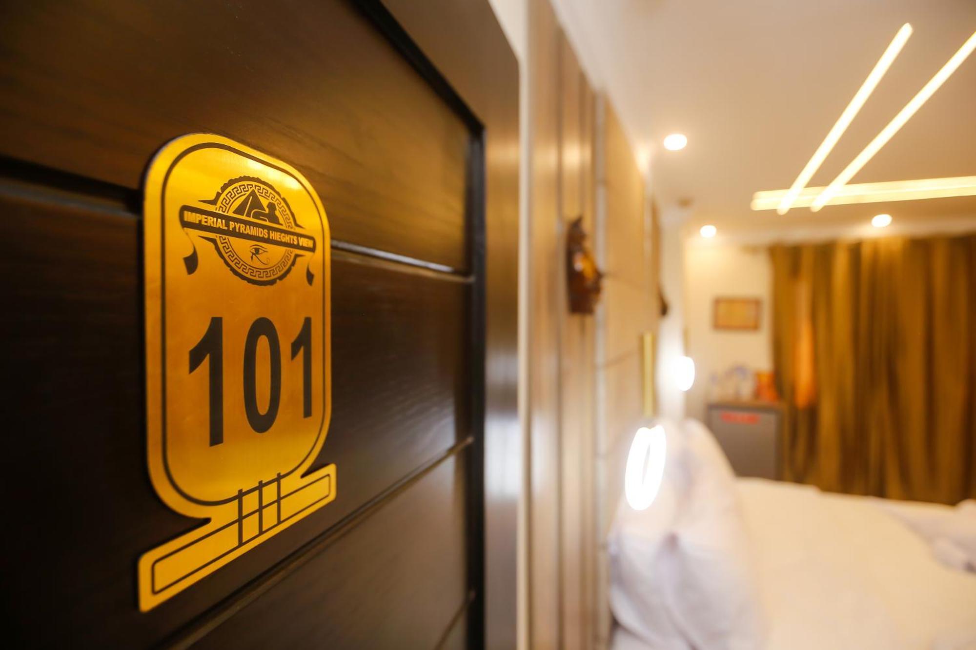 Bed and Breakfast Imperial Pyramids Heights View à Nazlet el-Sîsi Extérieur photo